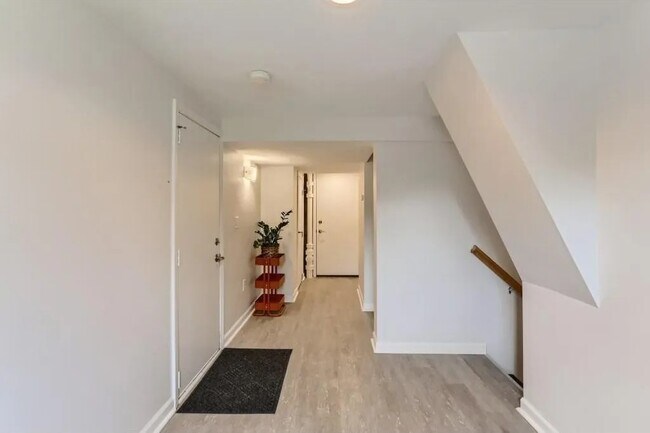 Building Photo - 1825 41st Ave NE