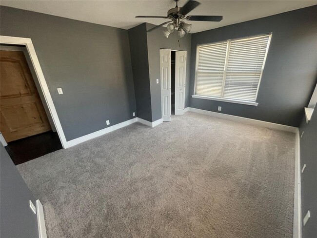 Building Photo - 1122 N Zang Blvd