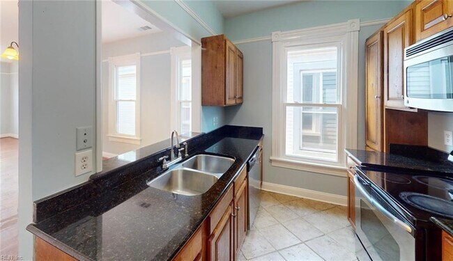 Building Photo - 409 Dinwiddie St