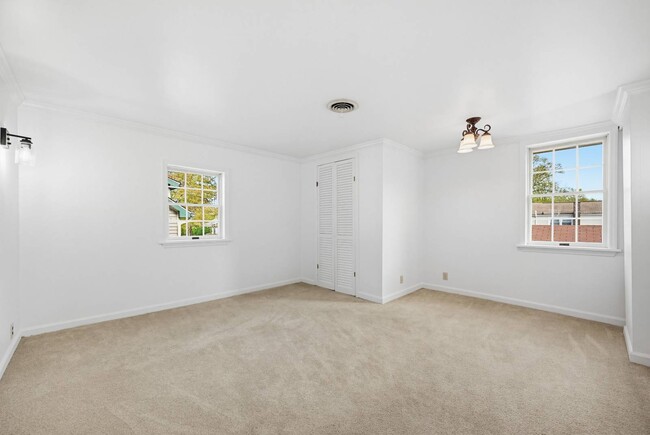 Building Photo - 11 Berry St