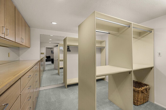 Building Photo - 5901 E Cactus Wren Rd