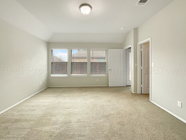 Building Photo - 2053 Leonard Ranch Rd