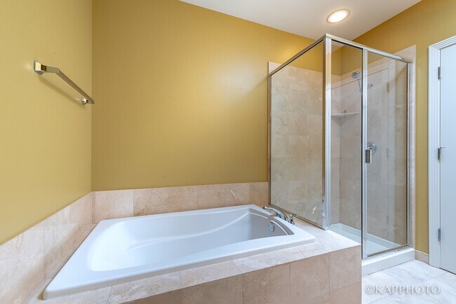 Building Photo - 1117 W Monroe St