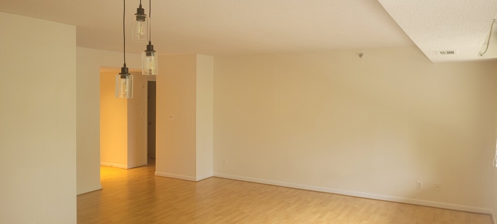 Building Photo - 3709 S George Mason Dr