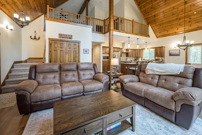 Building Photo - 153 Golden Meadow Ln