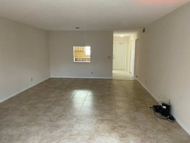 Building Photo - 442 Franconia Cir