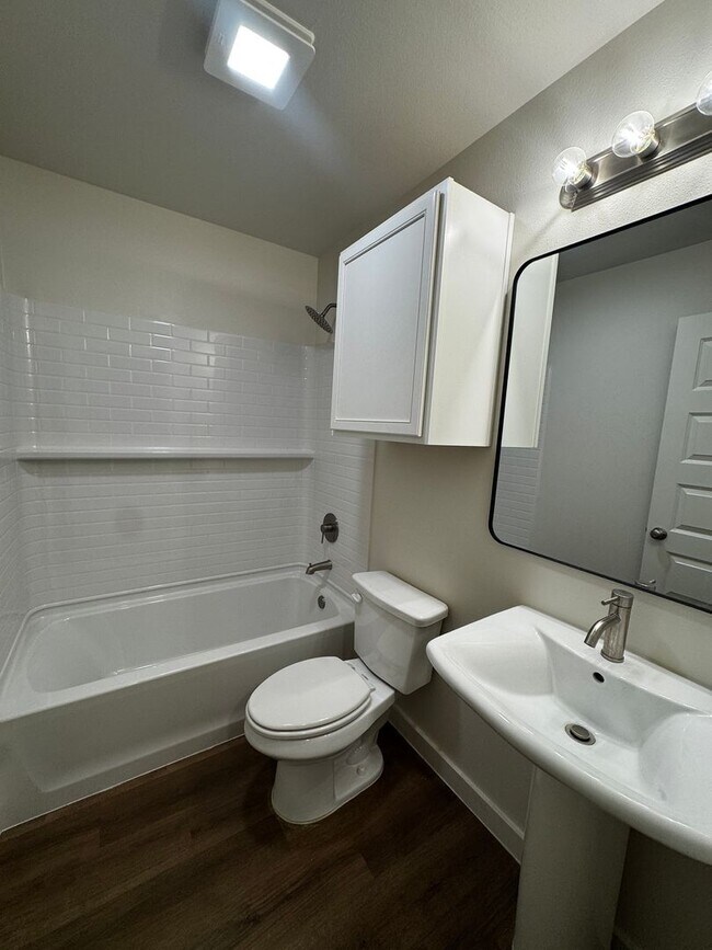 Building Photo - Located in Homestead!!! Newer Fabulous 3/2/1 CISD