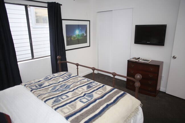 Building Photo - 521 Rialto Ave