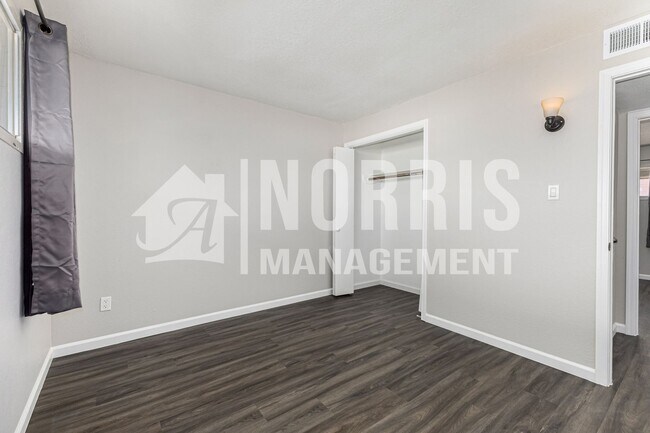 Building Photo - Convenient, Beautifully Updated Space Available Now!