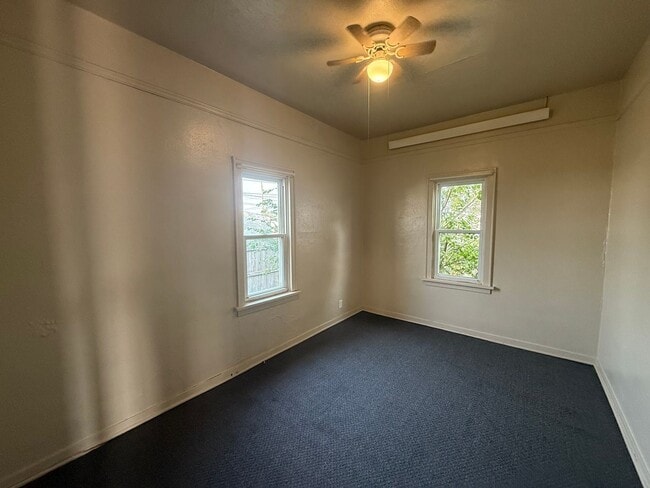 Building Photo - Pet Friendly, One Car Detached Garage, Own...