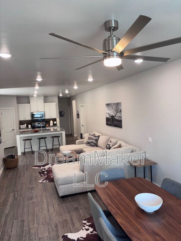 Building Photo - 2819 Clifton Ter