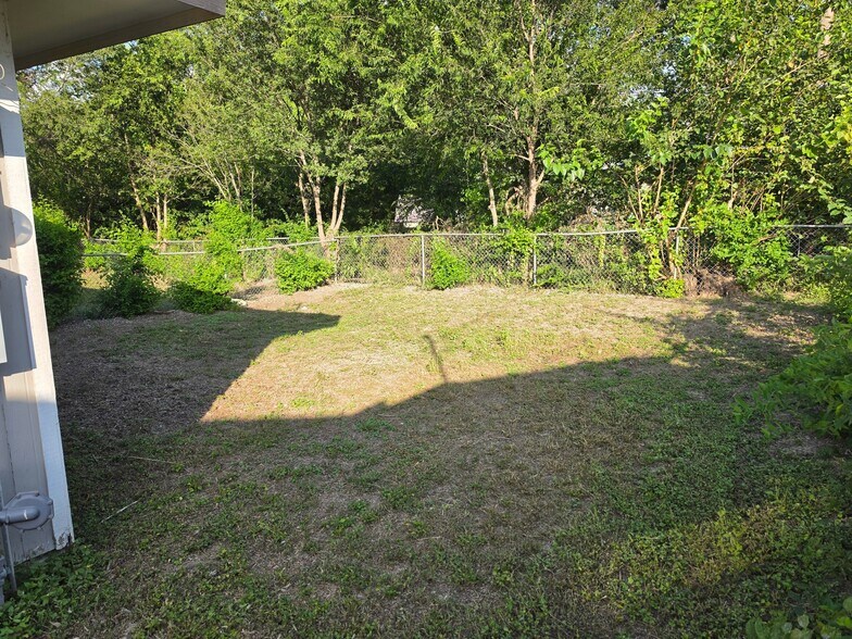 Building Photo - 5906 Deer Horn Dr.