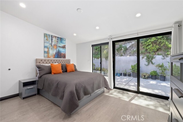 Building Photo - 3655 Glenridge Dr