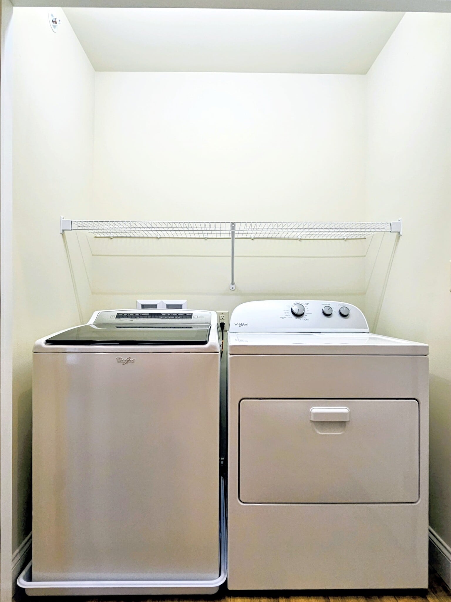 Building Photo - 361 Cedar Holw