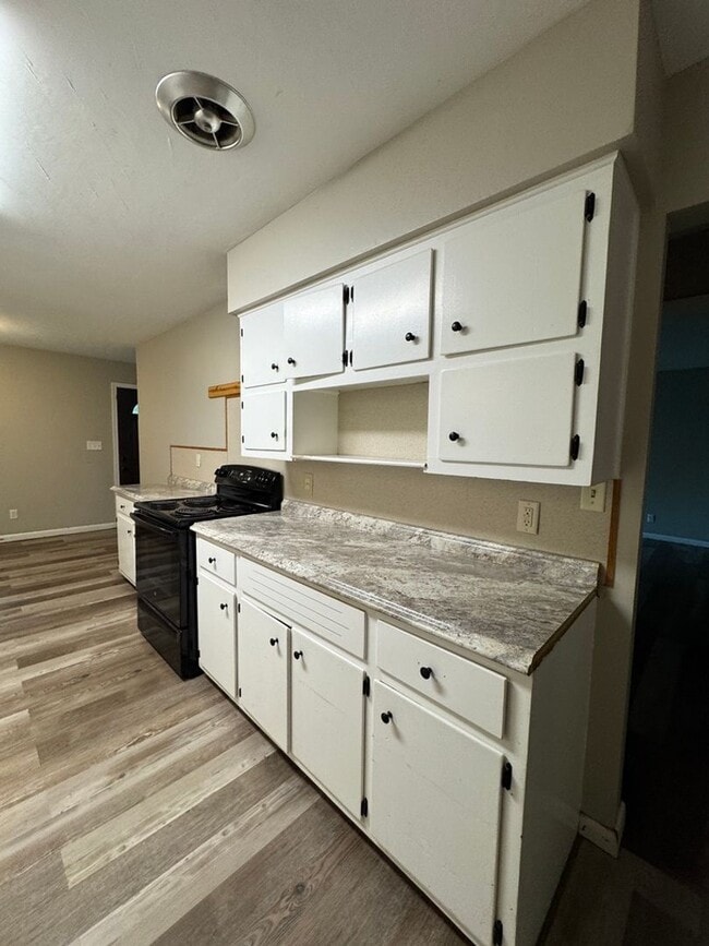 Building Photo - Cute 3 Bedroom Home Available Now