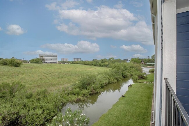 Building Photo - 18511 Egret Bay Blvd