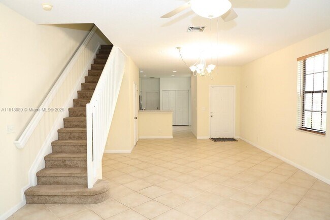 Building Photo - 3899 Tree Top Dr