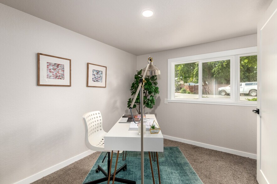 Building Photo - 1011 Yeager Dr