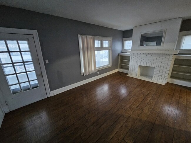 Building Photo - 4915 E 109th St