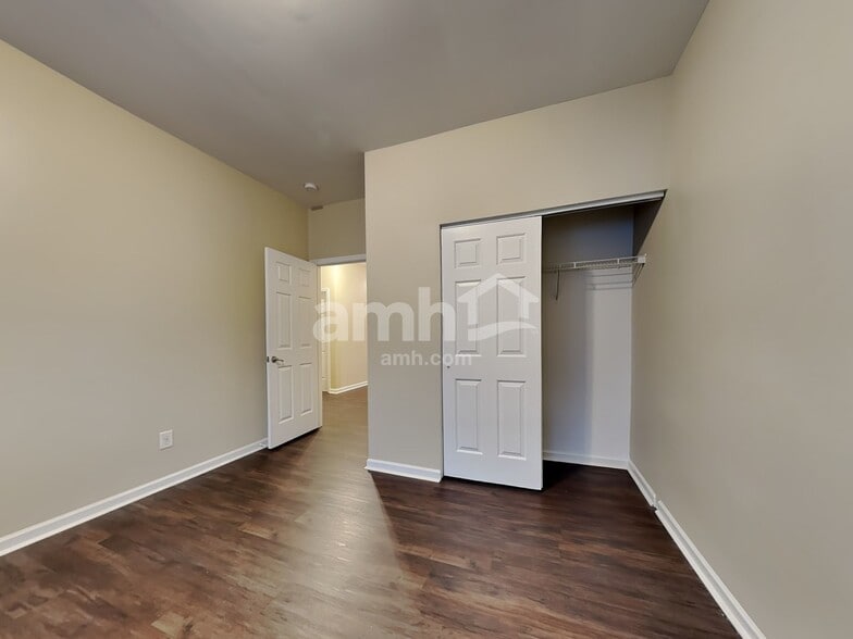 Building Photo - 89 Norwich Dr