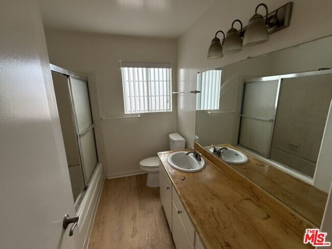 Building Photo - 18600 Burbank Blvd