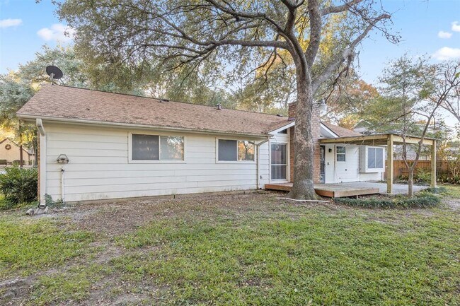 Building Photo - 223 Normal Park Dr