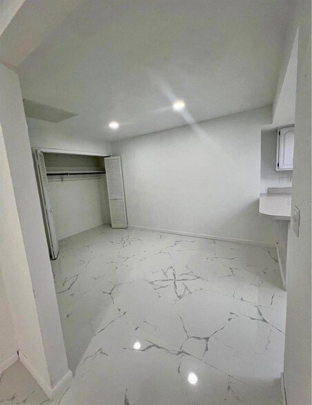 Building Photo - 2101 Hibiscus Rd