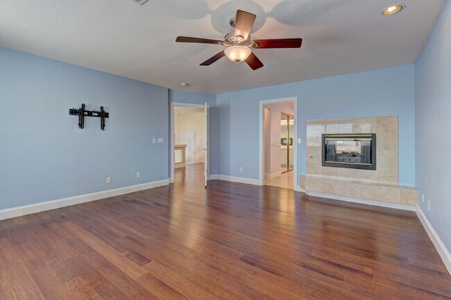 Building Photo - 5 bed / 3 bath / 3 car with Pool & Spa