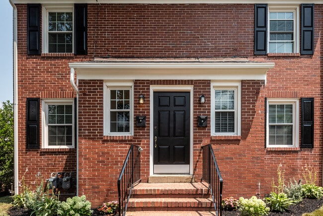 Building Photo - 819 Weedon St