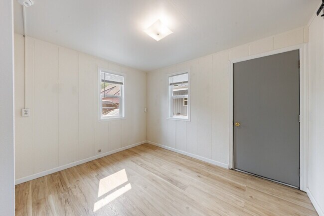 Building Photo - Charming 1 bedroom Cottage