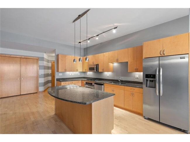 Building Photo - 401 N 2nd St