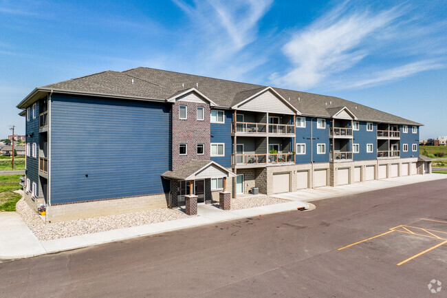 Building Photo - Pinnacle Point Apartments