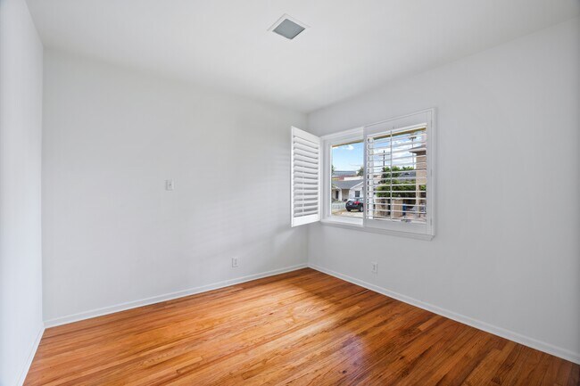 Building Photo - 4105 Irving Pl
