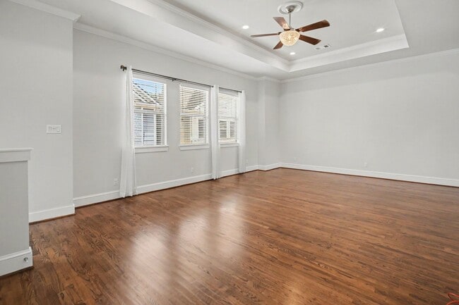 Building Photo - 1744 W 25th St