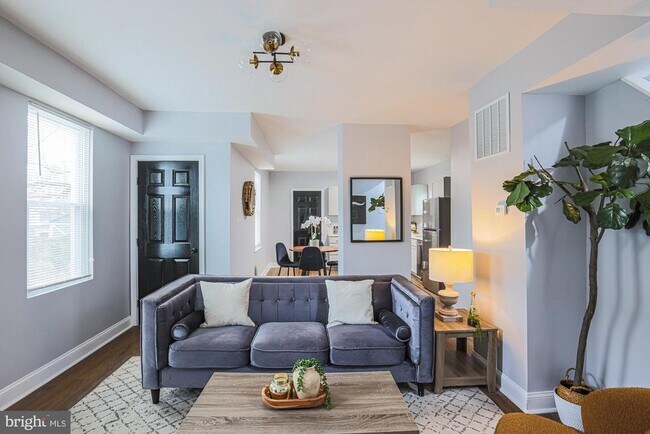 Building Photo - 9 Glenmore Ave