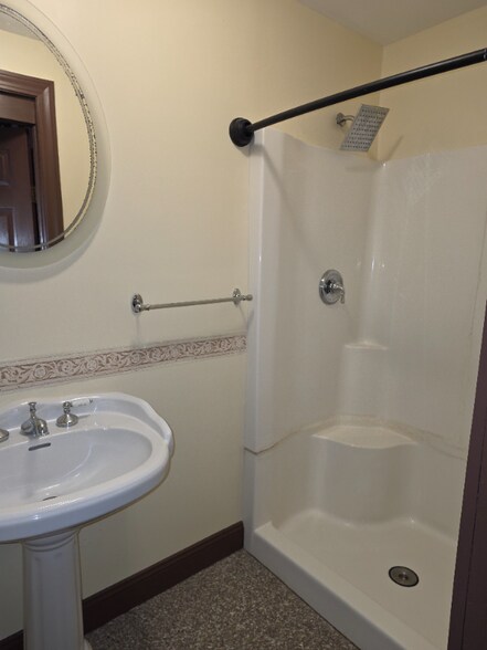 Building Photo - 437 State St