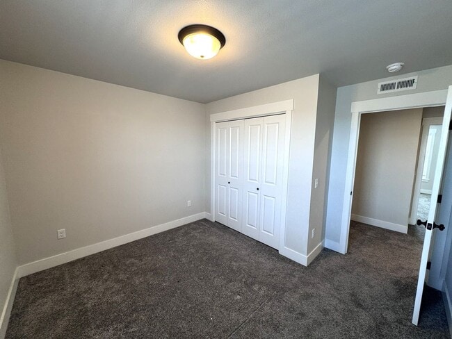 Building Photo - 3 Bed / 2.5 Bath Modern Home on Billings West End