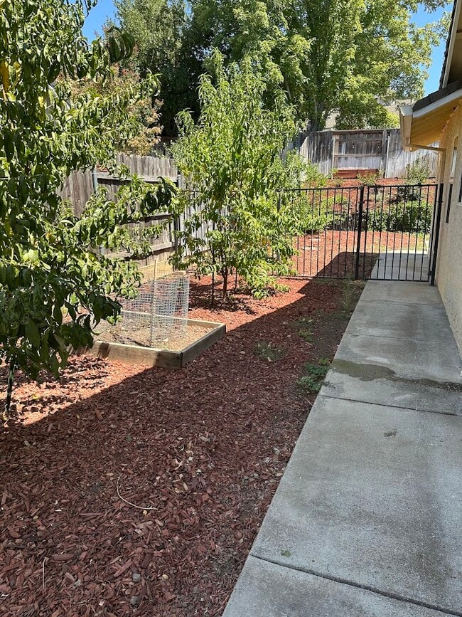 Building Photo - 5 Kestrel Ct