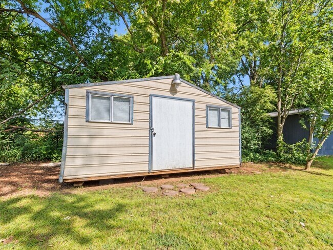 Building Photo - 507 Clift Dr