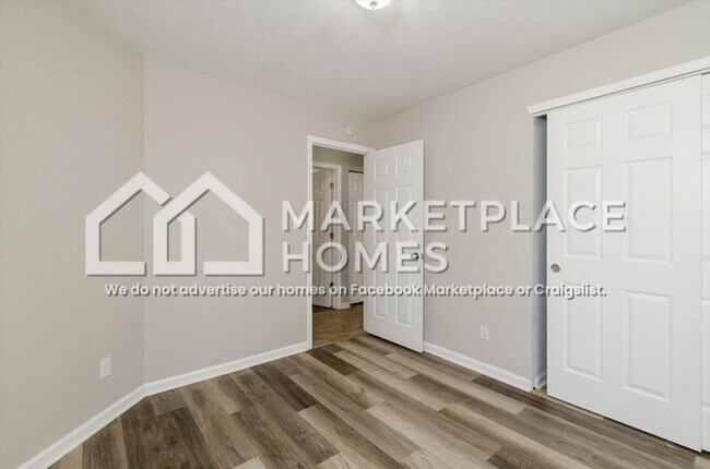 Building Photo - 10650 Sedgegrass Dr