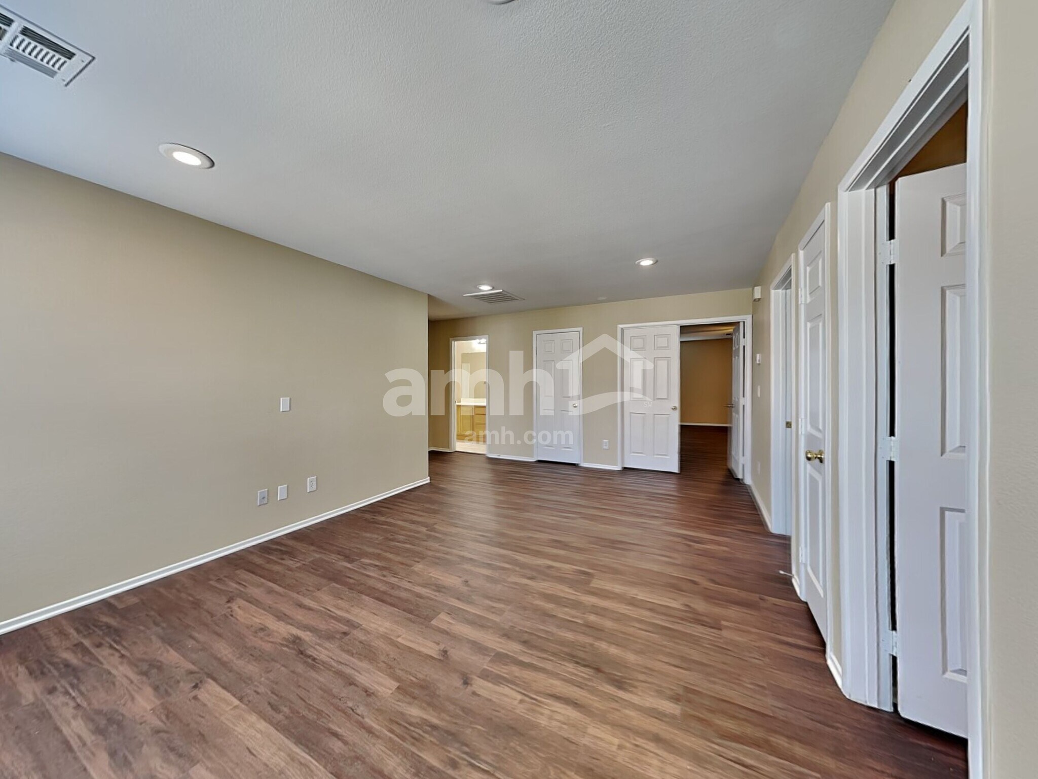 Building Photo - 10246 Massachusetts Ln