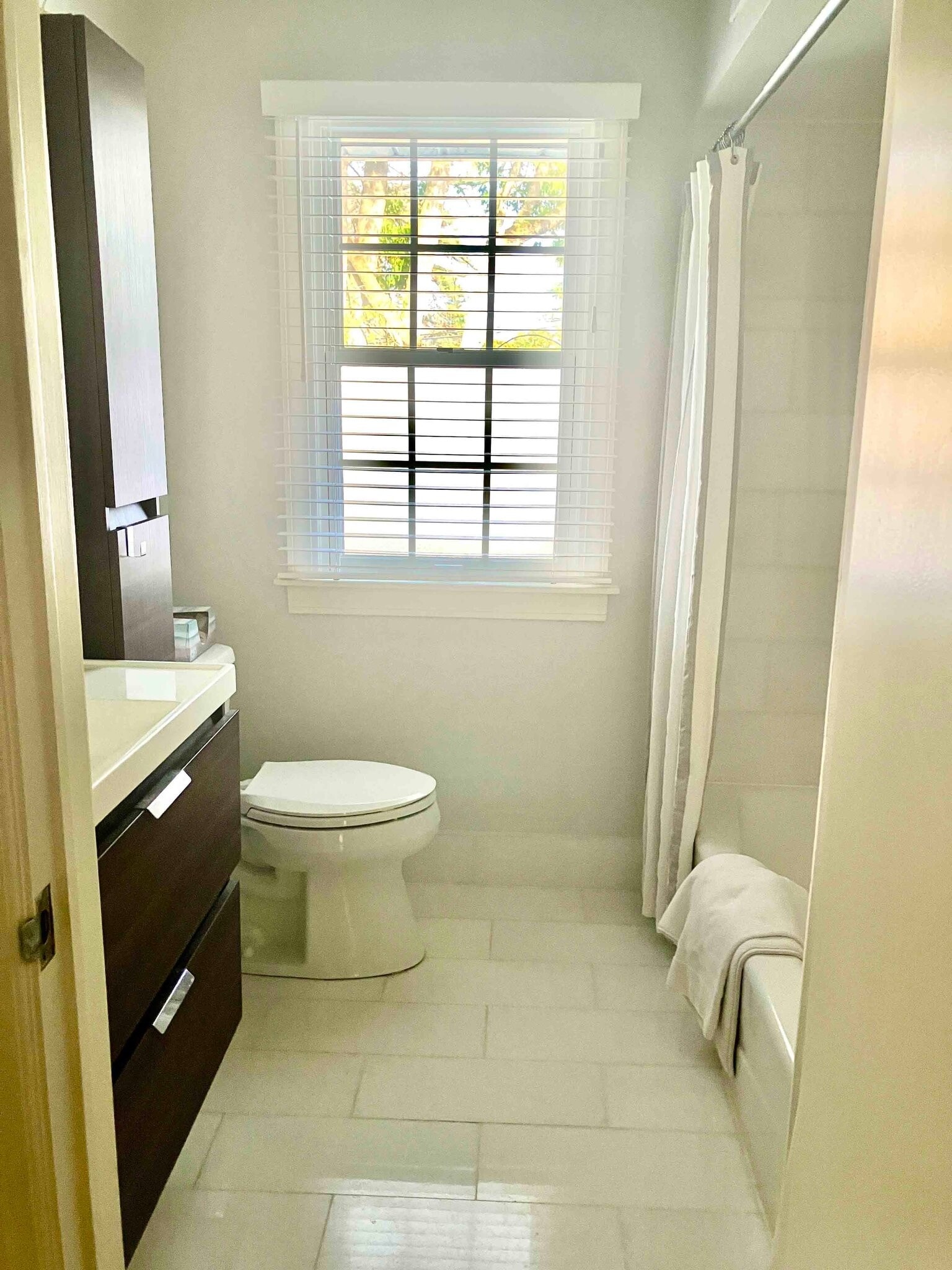 Building Photo - 9300 N Lake Dr