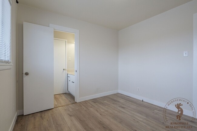 Building Photo - 566 N 24th St