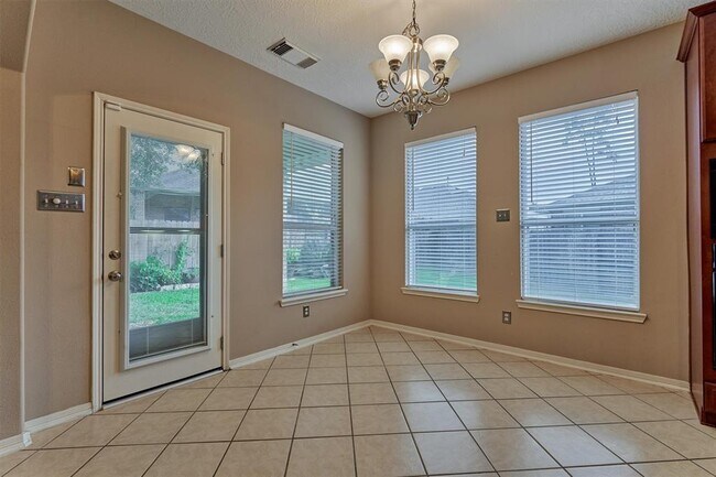 Building Photo - 8406 Oak Villa Ct