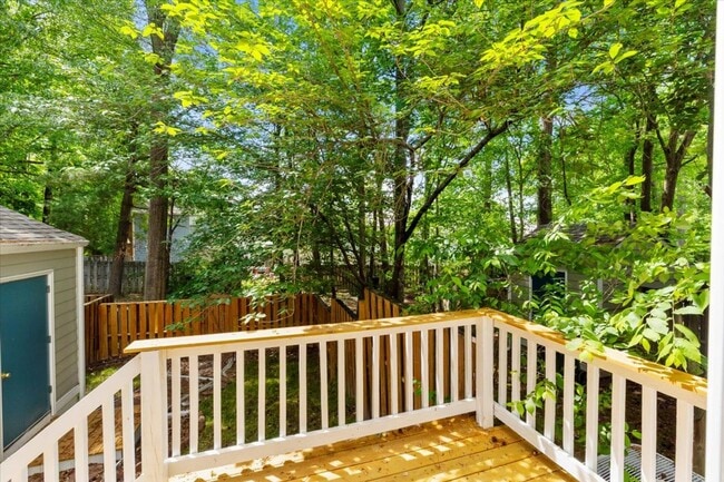 Building Photo - Charming 2 Bedroom/1 Bath Townhome in Henr...