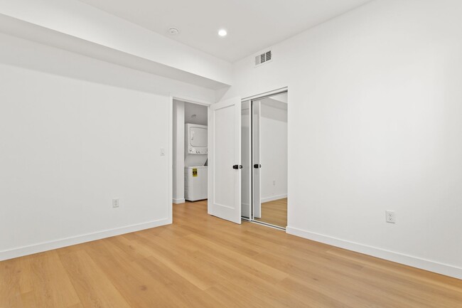 Building Photo - 1631 S New Hampshire Ave