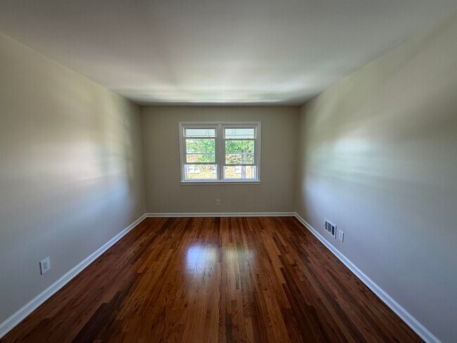 Building Photo - 42 Briarwood Rd