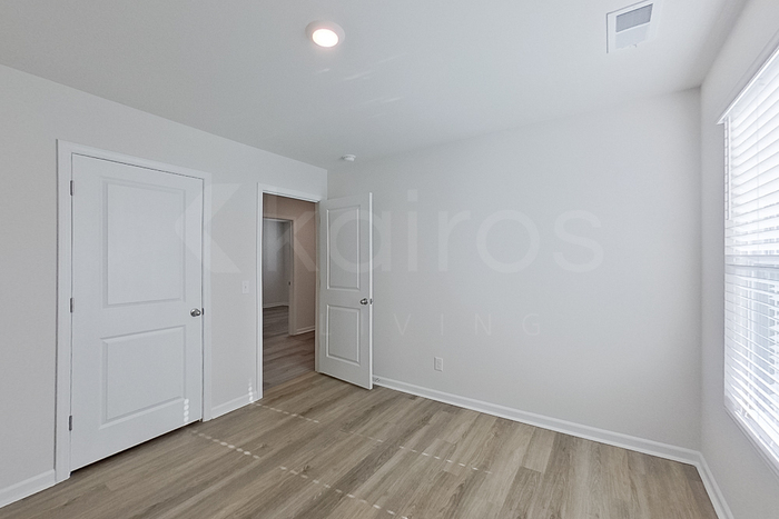 Building Photo - 113 Overstreet Way