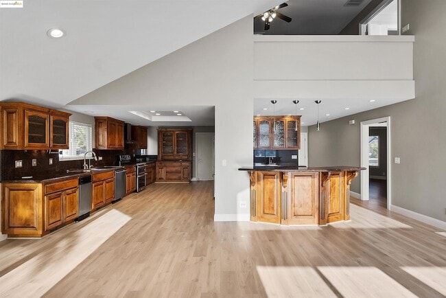 Building Photo - 4730 Spinnaker Way