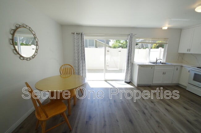 Building Photo - 491 Serento Cir